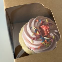 Sugar Mama's Gourmet Cupcakes - Sugar Mama's Gourmet Cupcakes  Strawberry Shortcake Cupcake was one of the greatest highlights of my day.
