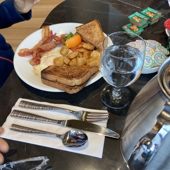 Le Bistro - a plate of food on a table - American Near Me - Quebec City, Quebec Le Bistro - a plate of food on a table - American Near Me - Quebec City, Quebec