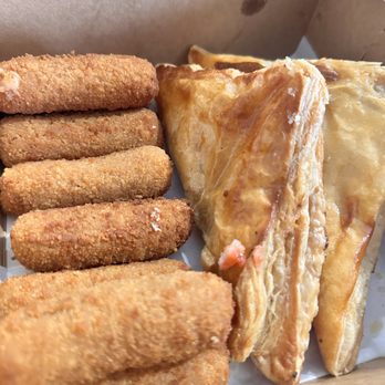 Leny's Latin American Cafe - Croquettas de Chorizo and Pastelitos Guava y queso - Cuban Near Me - LaBelle, Florida Leny's Latin American Cafe - Croquettas de Chorizo and Pastelitos Guava y queso - Cuban Near Me - LaBelle, Florida