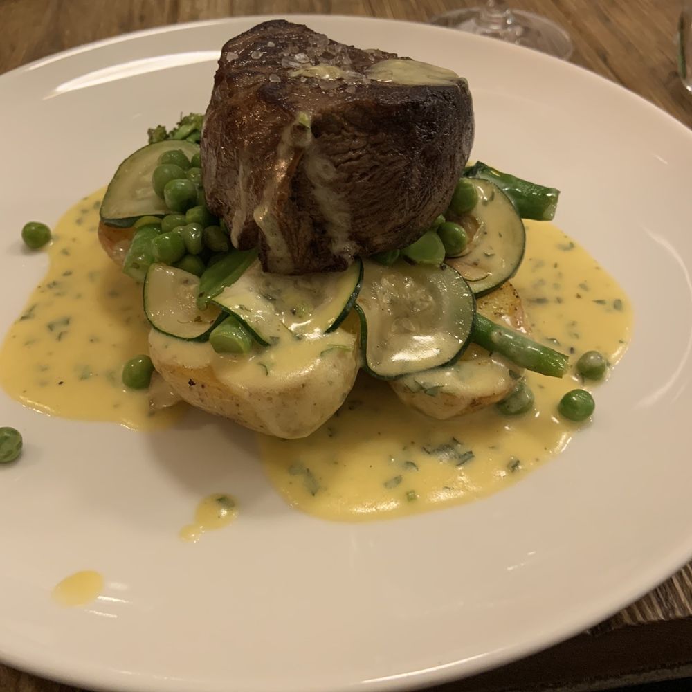 Rada Miasta - Beef tenderloin with potatoes and broccolini - Mediterranean Near Me - Gdańsk, PM
