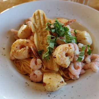 Valmont Plein Air - a plate of pasta with shrimp and potatoes - Seafood Near Me - Cap-Chat, Quebec