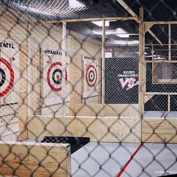 Maniax - VUE DE CÔTÉ - Axe Throwing Near Me - Montreal, Quebec Maniax - VUE DE CÔTÉ - Axe Throwing Near Me - Montreal, Quebec