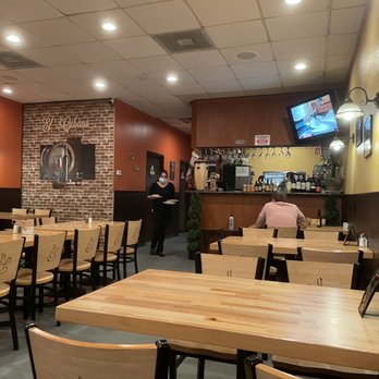 El Cubano - Inside seating area - Cuban Near Me - Valencia, California