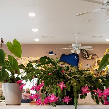 Rusty Pelican - a restaurant counter with flowers in vases - Seafood Near Me - Long Beach, Mississippi