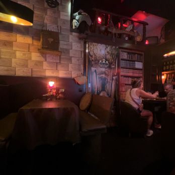 Bodega Biarritz 1881 - Intimate Lighting - Bars Near Me - Barcelona, B Bodega Biarritz 1881 - Intimate Lighting - Bars Near Me - Barcelona, B