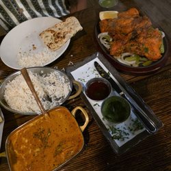 Tap N Tikka - Butter chicken, samosas, naan