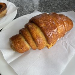 Zarzuela - Gluten-free apple croissant