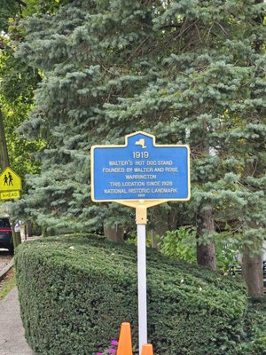 Walter's Hot Dogs by null