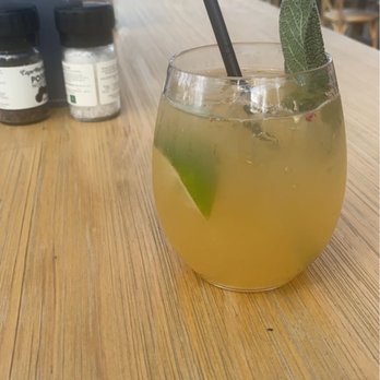 Racines - Jamaican mule.. so refreshing! - Restaurants Near Me - Toulouse, 31