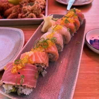 Pacific Catch - Rainbow Roll - Seafood Near Me - San Mateo, California