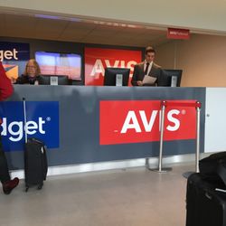 Avis Biludlejning - Assured the size by the agent in the States...it wasn't. $90 more, normally $400, like they did me a favor.