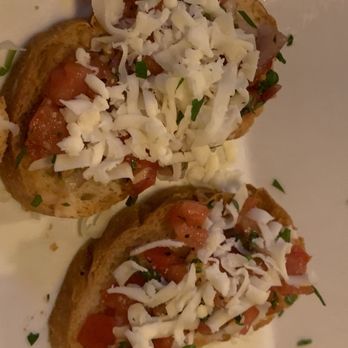 Doro's Italian Restaurant - Bruschetta (ordered without balsamic glaze) - Italian Near Me - Calhoun, Georgia