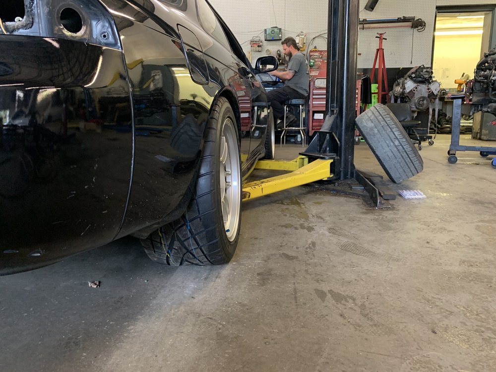 DISCOUNT TIRE SALES & SERVICE Updated August 2024 1986 N Roberts