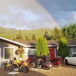 Arrow Lake Motel