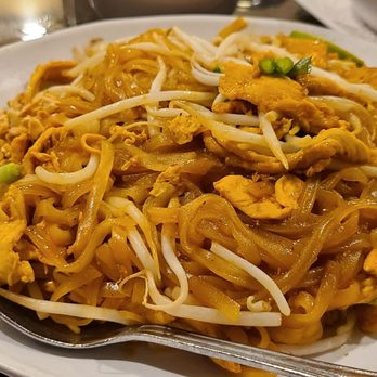 Spices Thai Kitchen - Pad Thai with chicken - Thai Near Me - San Diego, California Spices Thai Kitchen - Pad Thai with chicken - Thai Near Me - San Diego, California