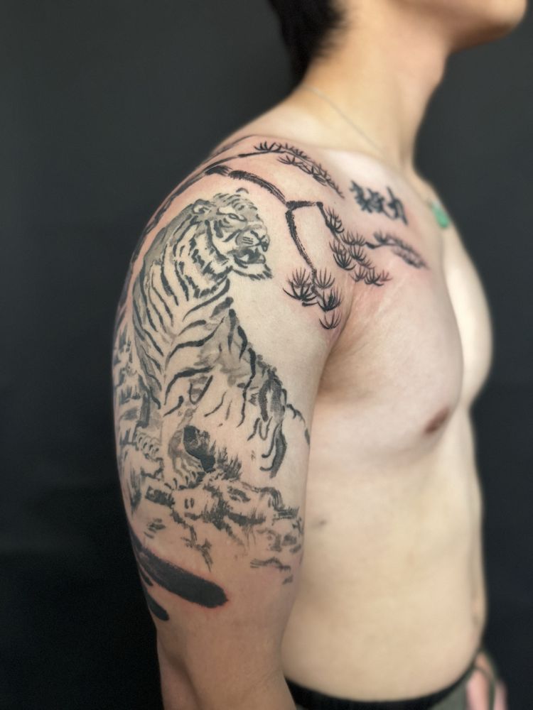 Thousand Stroke Tattoo 千觸刺青 Logo