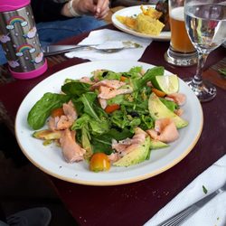 La Zorra y Las Uvas - Ensalada de Salmón!