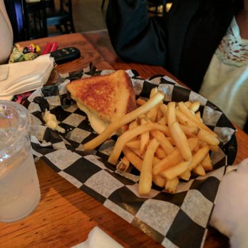 Growlers Beer Bistro - Kids grilled cheese and fries - Bars Near Me - Tuckahoe, New York