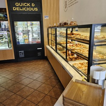 Paris Baguette - Inside of the store - Bakeries Near Me - Glendale, California Paris Baguette - Inside of the store - Bakeries Near Me - Glendale, California