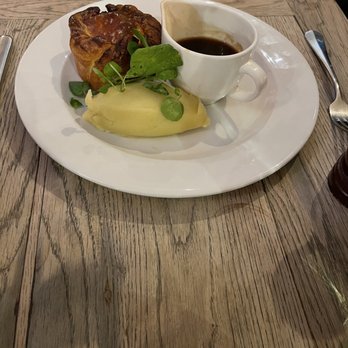 The Grazing Goat Marylebone - Steak Pie, Mash and Guinness Sauce - Gastropubs Near Me - London, XGL