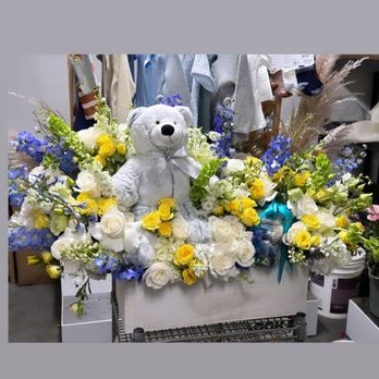 Boxed Flowers & Sweets - Florists Near Me - Glendale, California Boxed Flowers & Sweets - Florists Near Me - Glendale, California