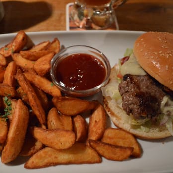 Columbus Bräu - burger and wedges, bbq sauce with a bite - Austrian Near Me - Vienna, 9