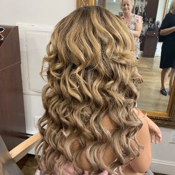 Shay's Place - Beachy waves by gigi - Hair Salons Near Me - Forest Hills, New York