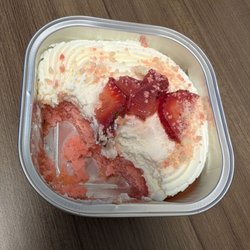 The Sweet Spot Baking - Strawberry crunch cake