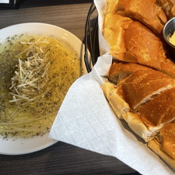 Bella Milano - Bread and olive oil for table - Italian Near Me - Edwardsville, Illinois Bella Milano - Bread and olive oil for table - Italian Near Me - Edwardsville, Illinois