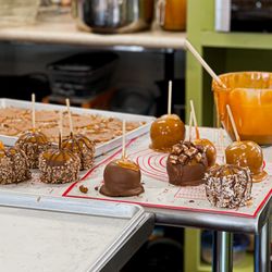 Applelicius Gourmet Apples and Treats - The making of magic!