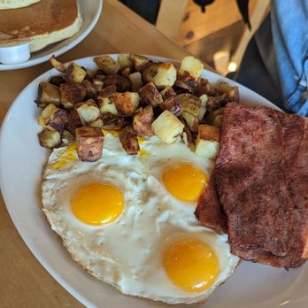 Sunset Grill - Breakfast on Thursday morning - Breakfast & Brunch Near Me - Mississauga, Ontario