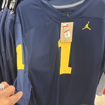 nike factory outlet great lakes crossing