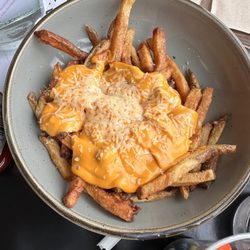 4x4 Grill - Cheesey french fries