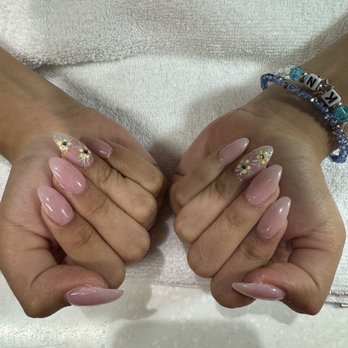 Pro Nails - Cute light pink nails with mini flower design - Nail Salons Near Me - Pasadena, California