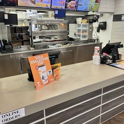 Hardee's - Front Counter