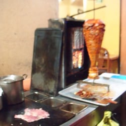 El Mitote - El Mitote se encuentra rodeado de varios puestos de comida callejera. Te recomiendo mucho los tacos de la esquina. ¡Deliciosos!