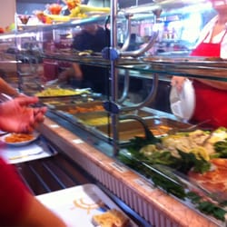 Gioia Due - Banco self-service anche se si possono scegliere piatti ad hoc cucinati al momento
