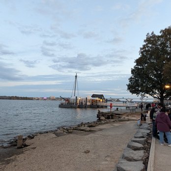 Waterfront Park - Parks Near Me - Alexandria, Virginia