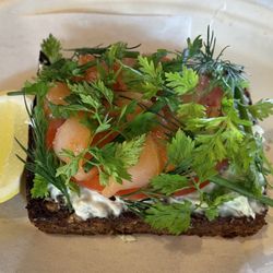 The Commons - Smoked Salmon Smorrebrod