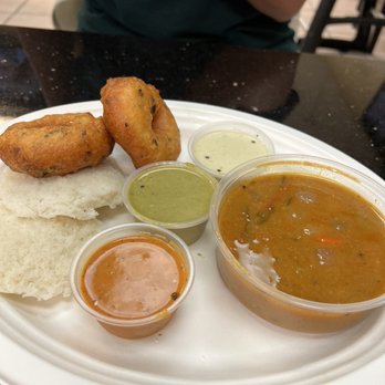 Madurai Modern Cafe - Idli (2) Vada (2) - Indian Near Me - Sunnyvale, California