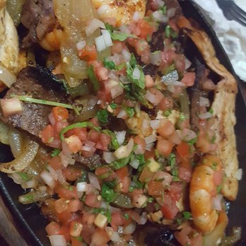 7 Mares Grill - Fajitas Deluxe chicken, beef & shrimp - Mexican Near Me - Oakley, California