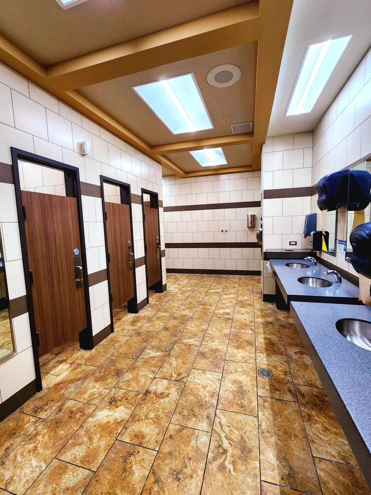 LOVE’S TRAVEL STOP Updated July 2024 22 Photos 1402 State Hwy O