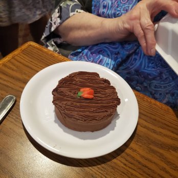 Heidi's Of Gresham - Birthday chocolate cake - American Near Me - Gresham, Oregon