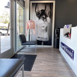 Radiant Waxing Turtle Creek - The lobby/waiting room