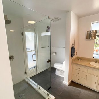 Perfecto Builders - a bathroom with a glass shower - General Contractors Near Me - Los Angeles, California Perfecto Builders - a bathroom with a glass shower - General Contractors Near Me - Los Angeles, California