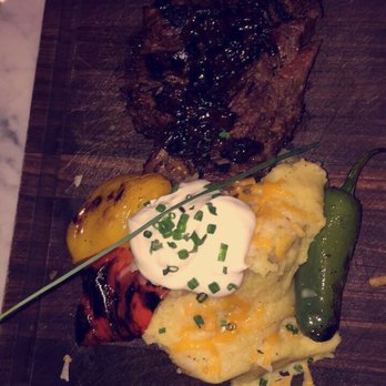 Deville Dinerbar - Hanger steak w/ mashed potatoes (sourcream, cheese & bacon) & peppers - Diners Near Me - Montreal, Quebec
