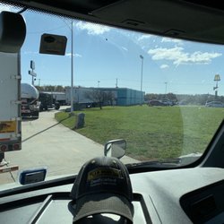 Blue Beacon of Elkton - Daytime line for truck wash