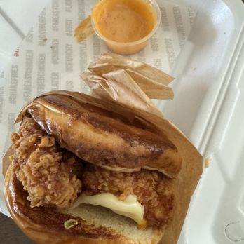 Holdaak Fried Chicken - AMERICAN CLASSIC CHICKEN SANDWICH - Chicken Shop Near Me - Paramount, California Holdaak Fried Chicken - AMERICAN CLASSIC CHICKEN SANDWICH - Chicken Shop Near Me - Paramount, California