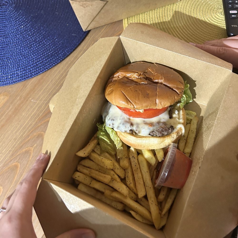 Bella Burger - Food Trucks Near Me - Houston, Texas Bella Burger - Food Trucks Near Me - Houston, Texas