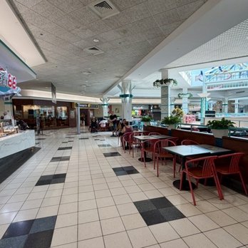 Westmoreland Mall - Food court - Shopping Centers Near Me - Greensburg, Pennsylvania